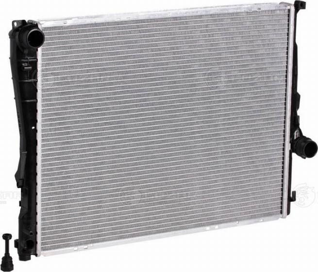 Luzar LRc 26118 - Radiator, engine cooling autospares.lv