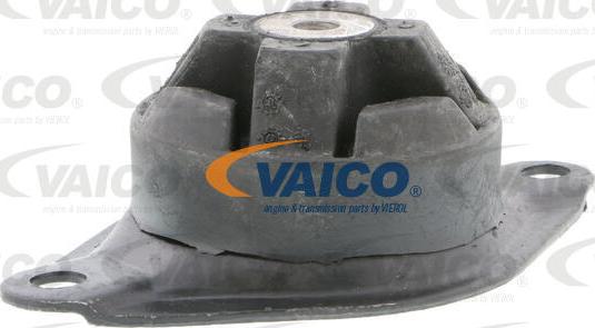 VAICO V10-1105 - Holder, engine mounting autospares.lv