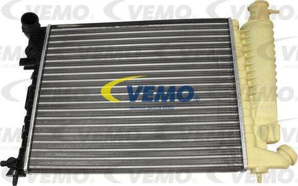 Vemo V42-60-0001 - Radiator, engine cooling autospares.lv