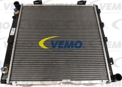 Vemo V30-60-1306 - Radiator, engine cooling autospares.lv