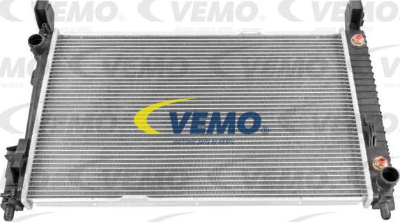 Vemo V30-60-1318 - Radiator, engine cooling autospares.lv