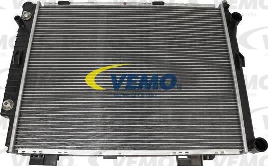 Vemo V30-60-1233 - Radiator, engine cooling autospares.lv